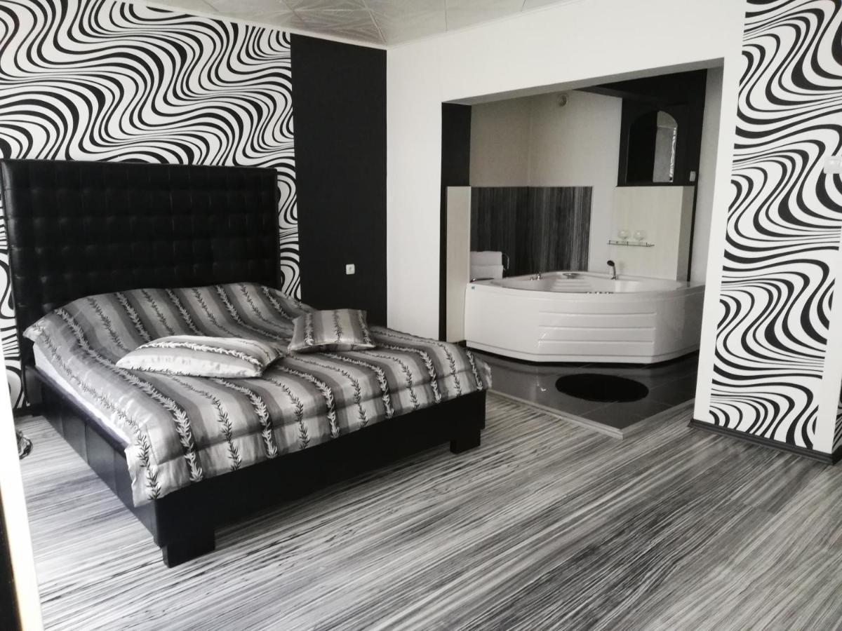 Хотелски Комплекс Родина Mizara Chambre photo